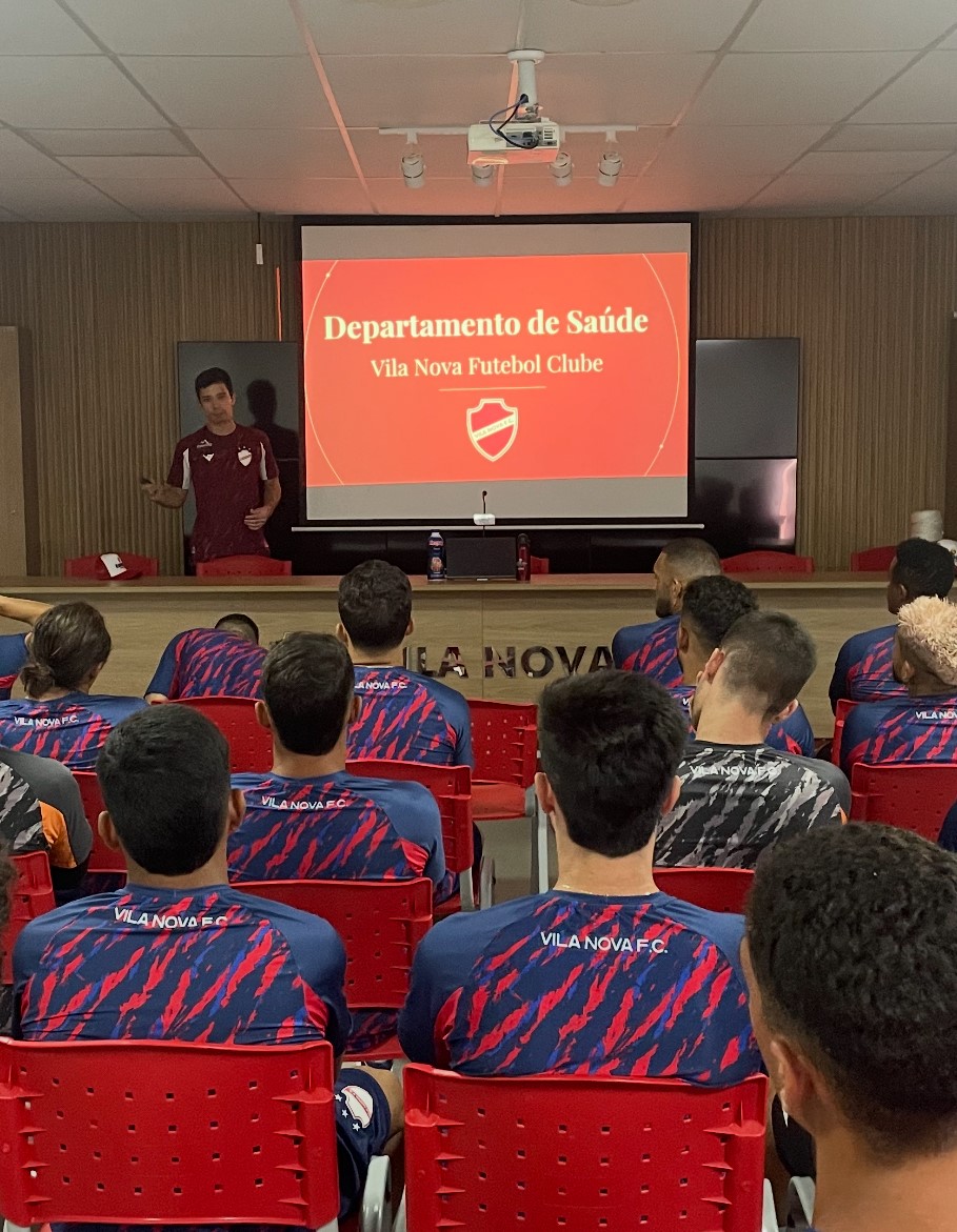 Dr. Frederico ministrando palestra