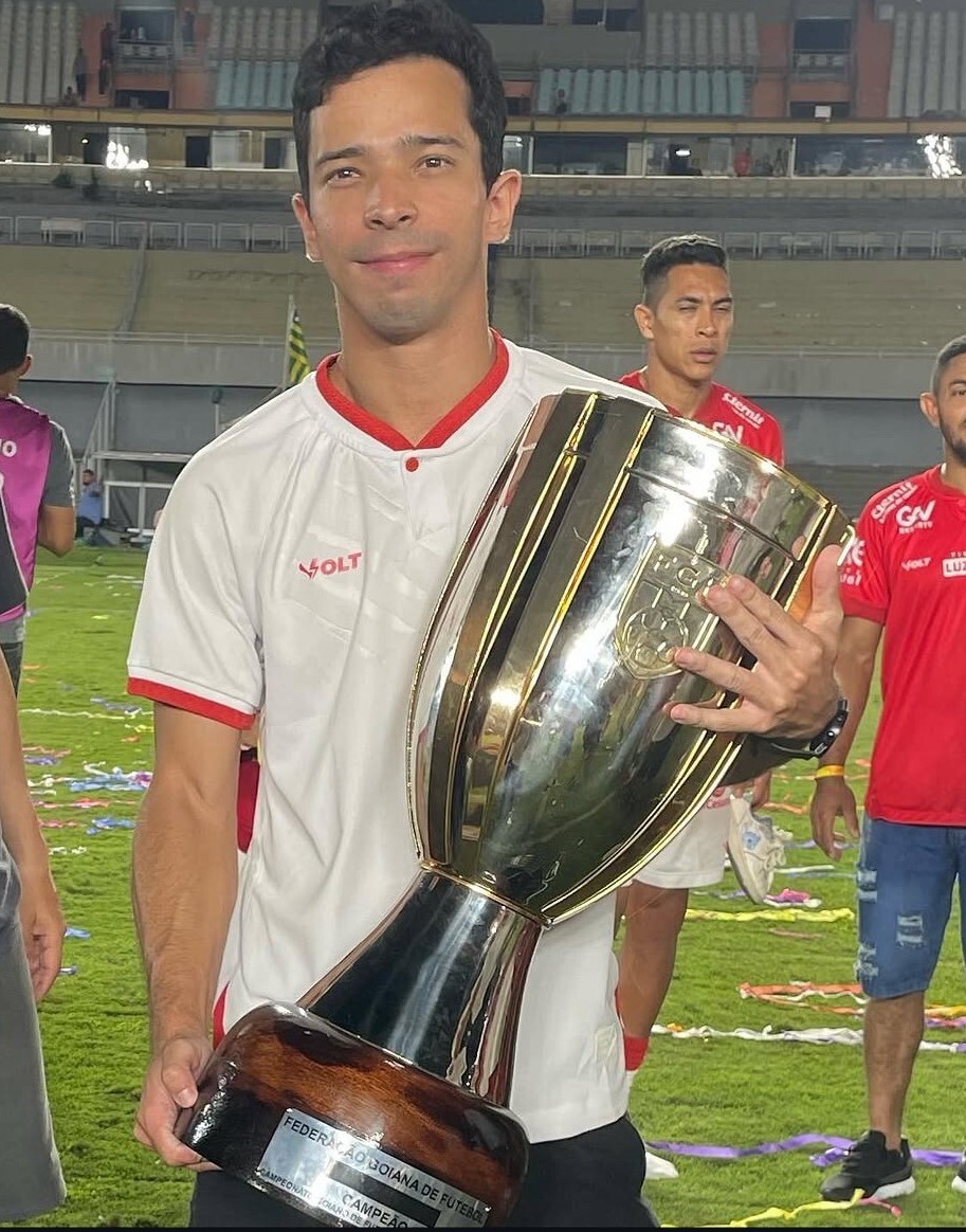 Dr. Frederico no Vila Nova com troféu